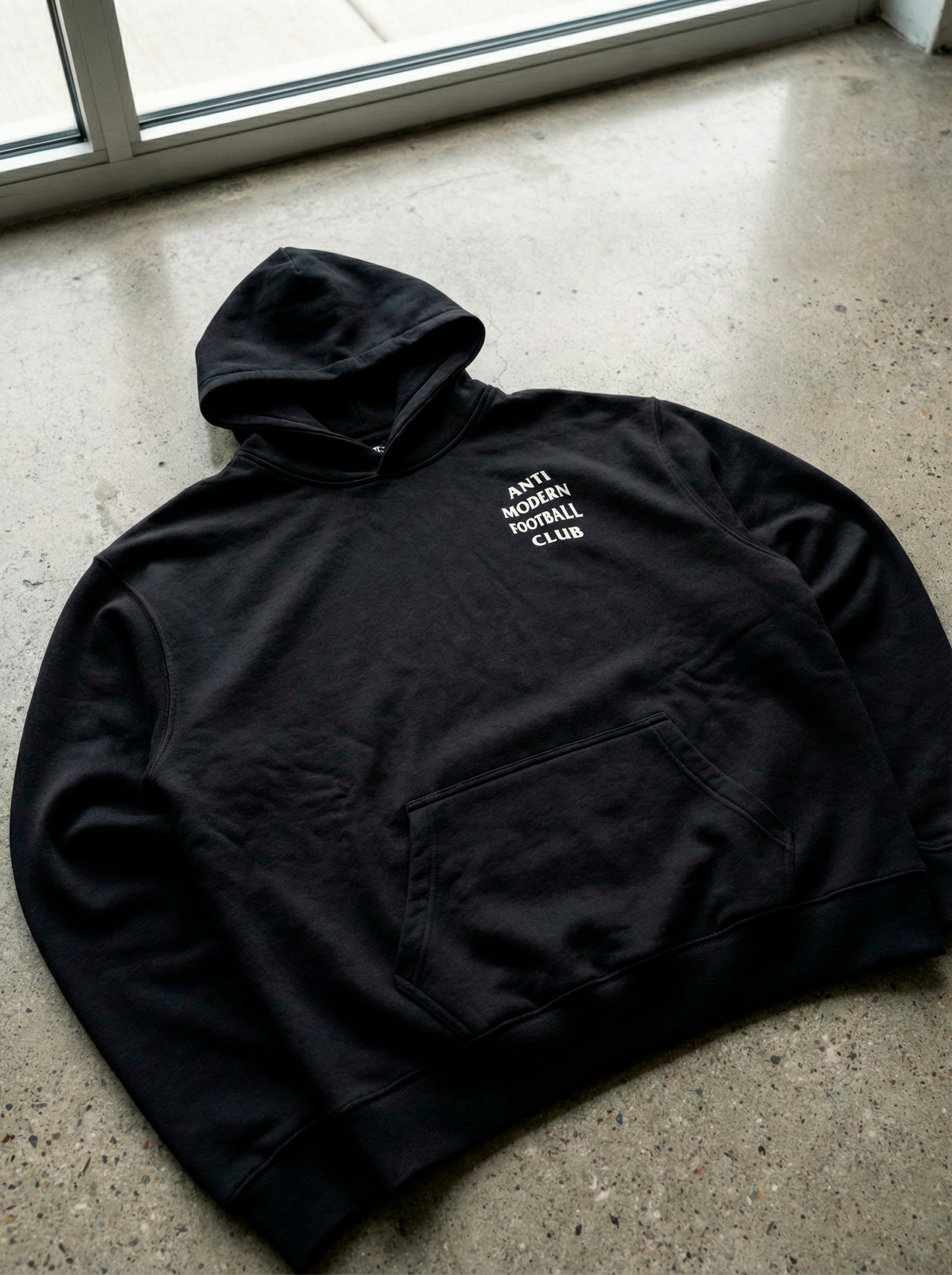 ANTI MODERN FOOTBALL CLUB - SUDADERA CON CAPUCHA (OVERSIZE)