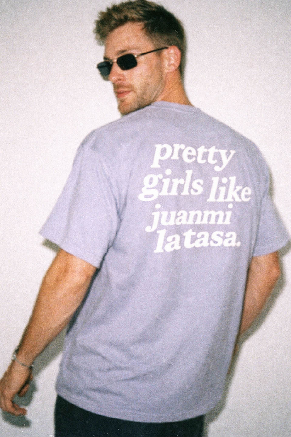 PRETTY GIRLS LIKE JUANMI LATASA - CAMISETA
