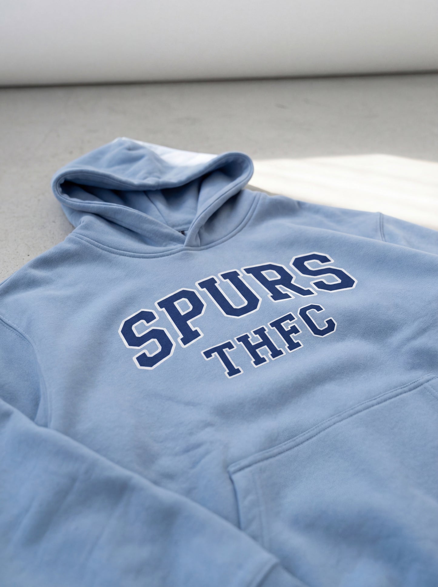 SPURS VARSITY - SUDADERA CON CAPUCHA (OVERSIZE)