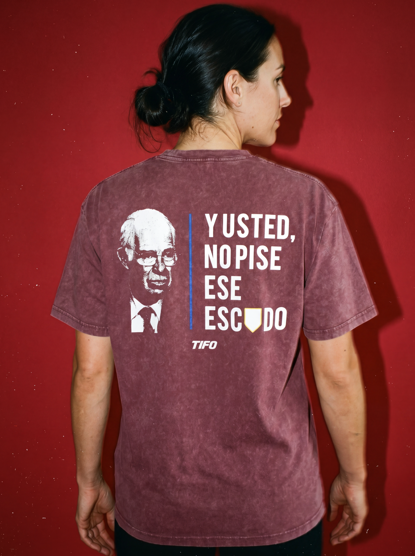 NO PISE ESE ESCUDO - CAMISETA EFECTO LAVADO